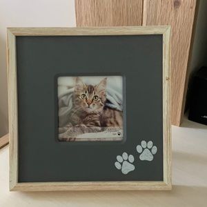 NWT Pet frame